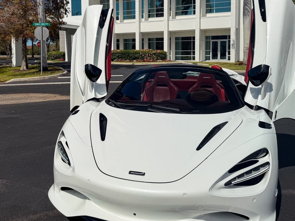 2024 McLaren 750S Spider - Image 4 of 4