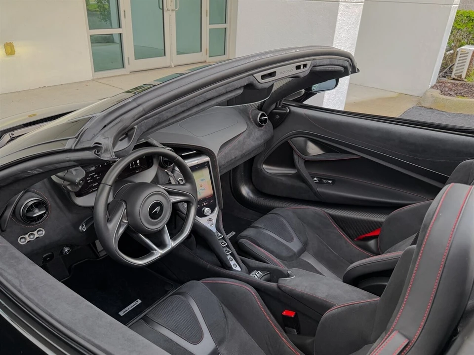 2024 McLaren 750S Spider - Image 2 of 4