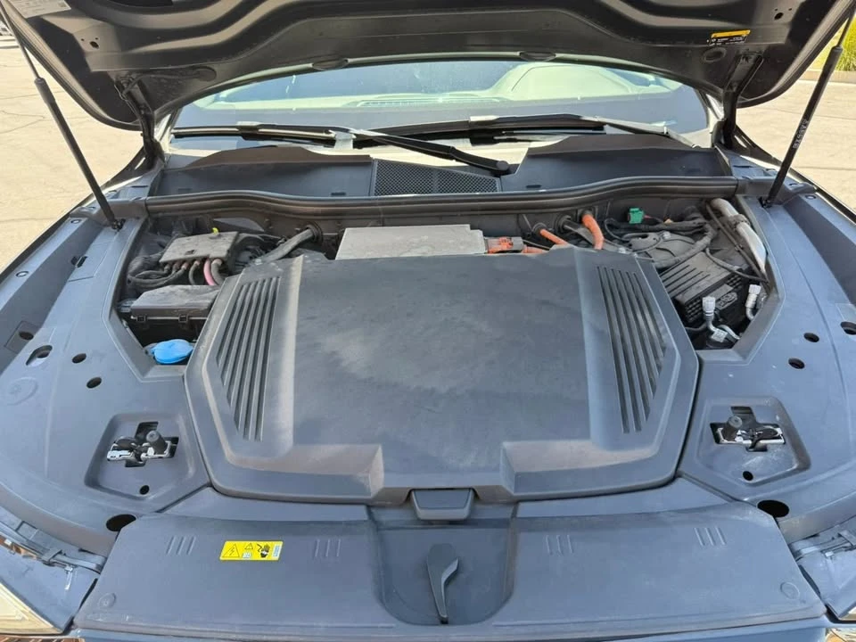 2024 Audi Q8 e-tron - Image 9 of 20