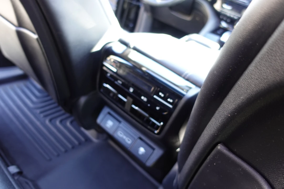 2024 Acura MDX 4th Gen - Image 14 of 21