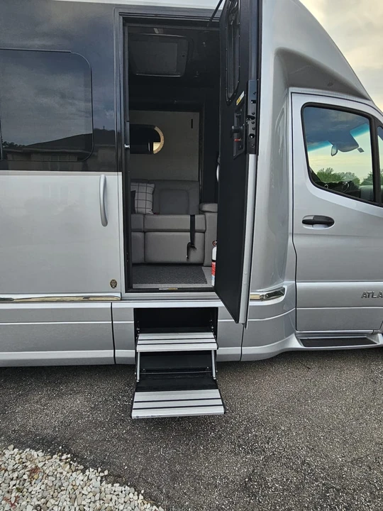 2024 Airstream - Image 6 of 19