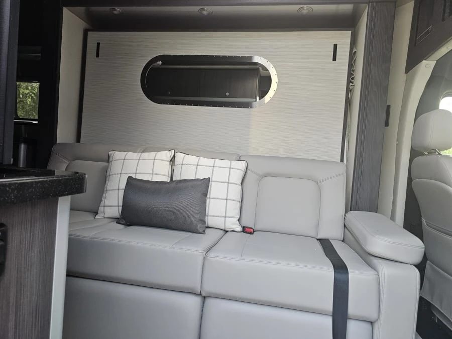 2024 Airstream - Image 8 of 19