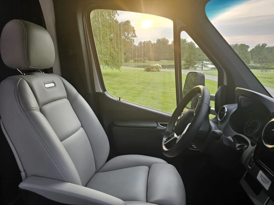 2024 Airstream - Image 3 of 19