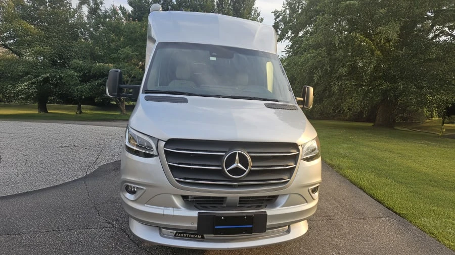 2024 Airstream - Image 2 of 19