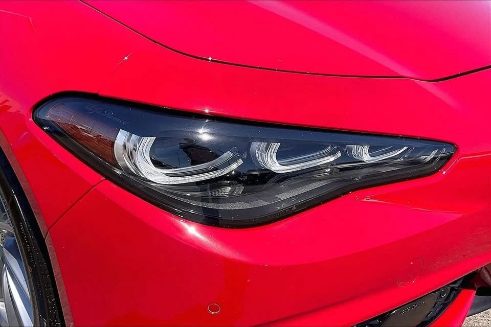 2024 Alfa Romeo Giulia - Image 12 of 20