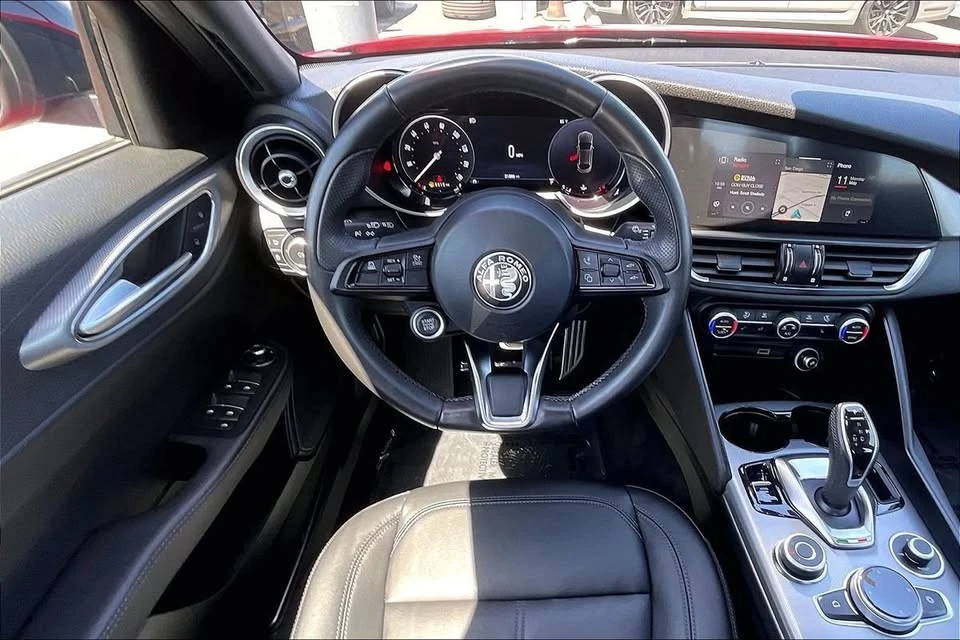 2024 Alfa Romeo Giulia - Image 15 of 20
