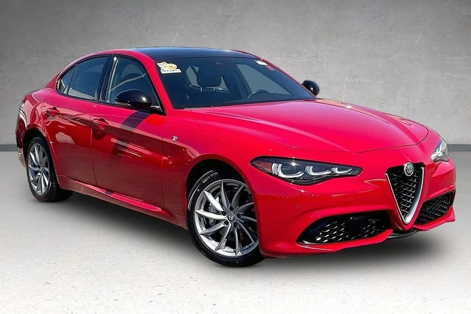 2024 Alfa Romeo Giulia - Image 2 of 20