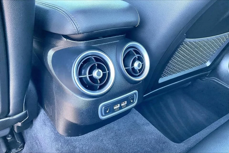2024 Alfa Romeo Giulia - Image 14 of 20