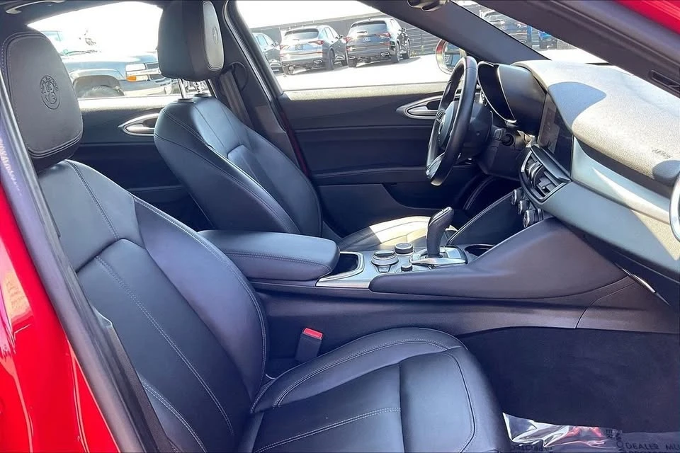 2024 Alfa Romeo Giulia - Image 17 of 20