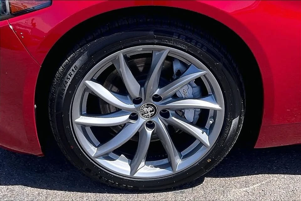 2024 Alfa Romeo Giulia - Image 19 of 20