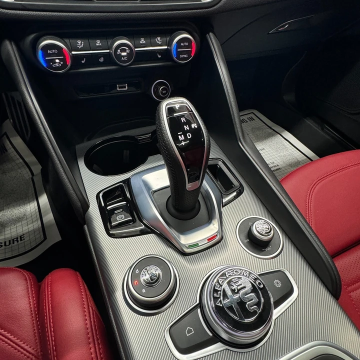 2024 Alfa Romeo Giulia - Image 12 of 20