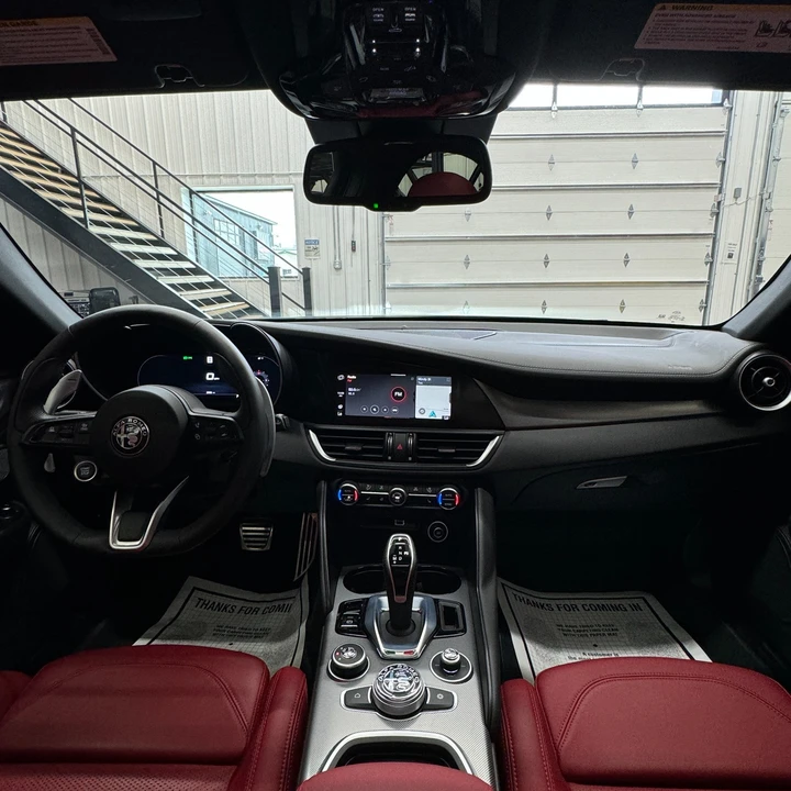 2024 Alfa Romeo Giulia - Image 10 of 20
