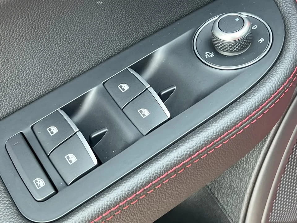 2024 Alfa Romeo Giulia - Image 15 of 20