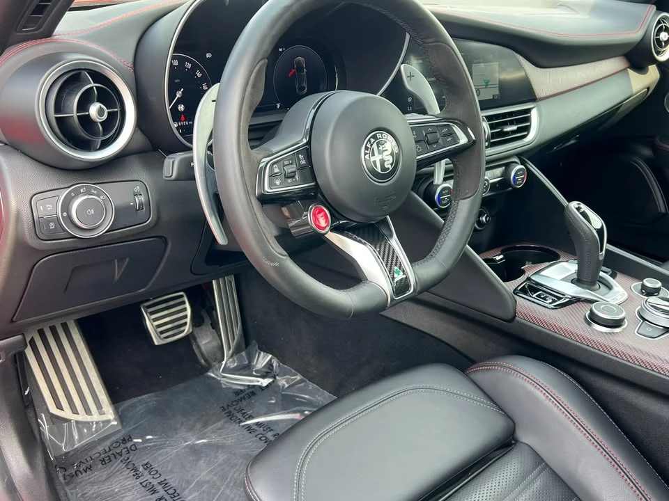 2024 Alfa Romeo Giulia - Image 16 of 20