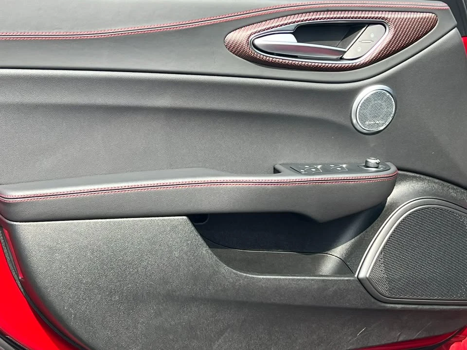 2024 Alfa Romeo Giulia - Image 14 of 20