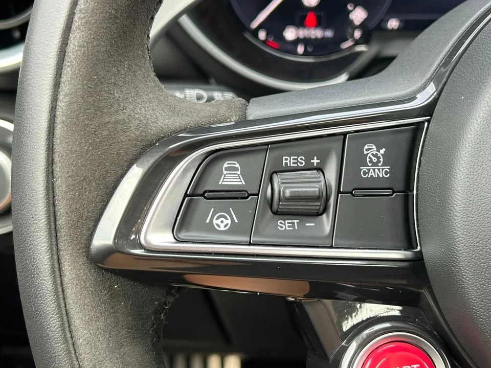 2024 Alfa Romeo Giulia - Image 19 of 20