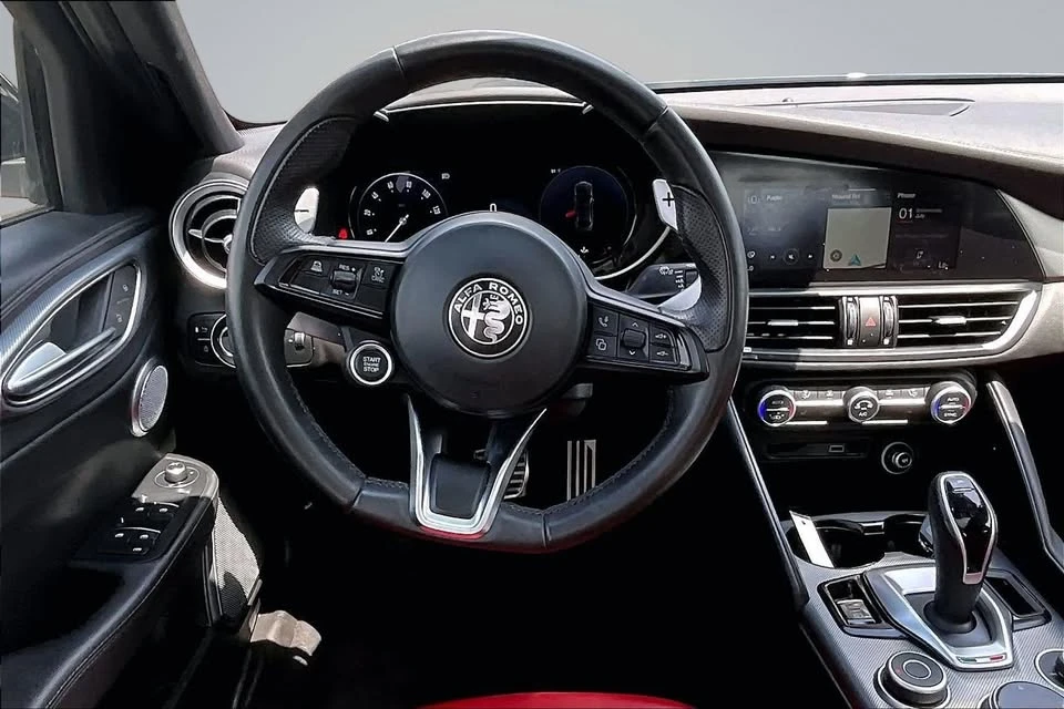 2024 Alfa Romeo Giulia - Image 5 of 18