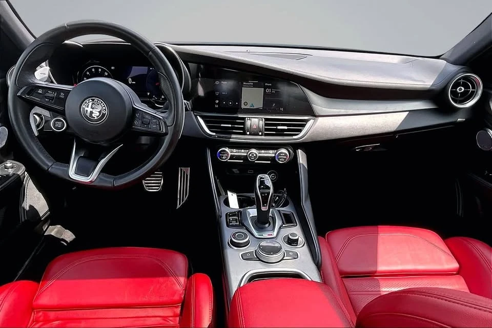 2024 Alfa Romeo Giulia - Image 12 of 18