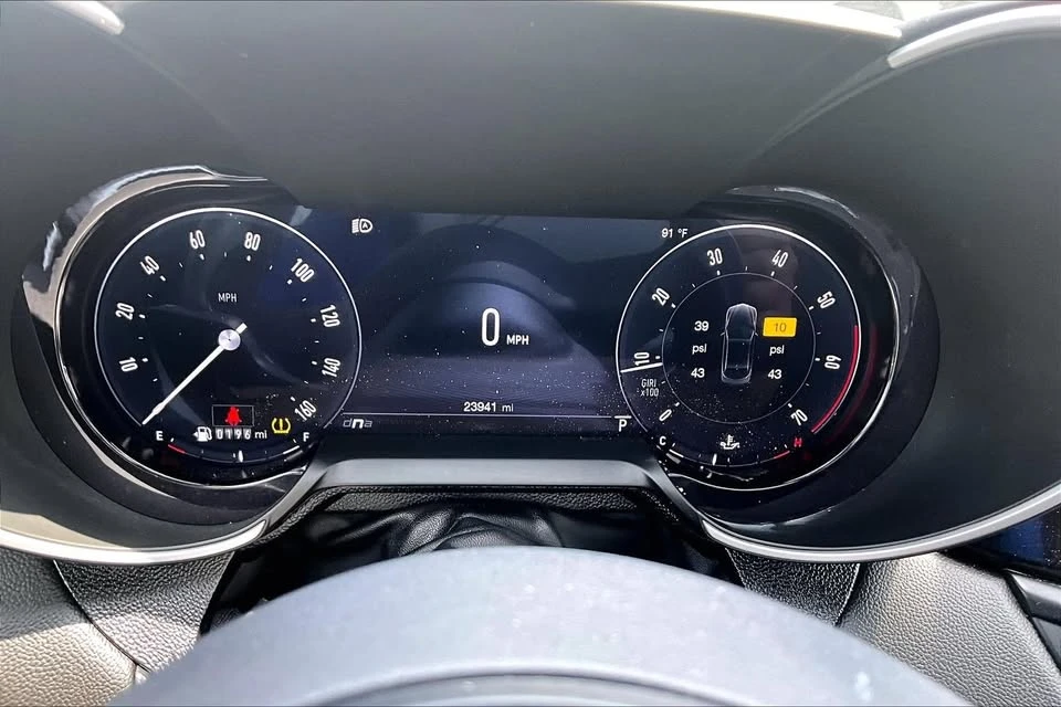 2024 Alfa Romeo Giulia - Image 14 of 18