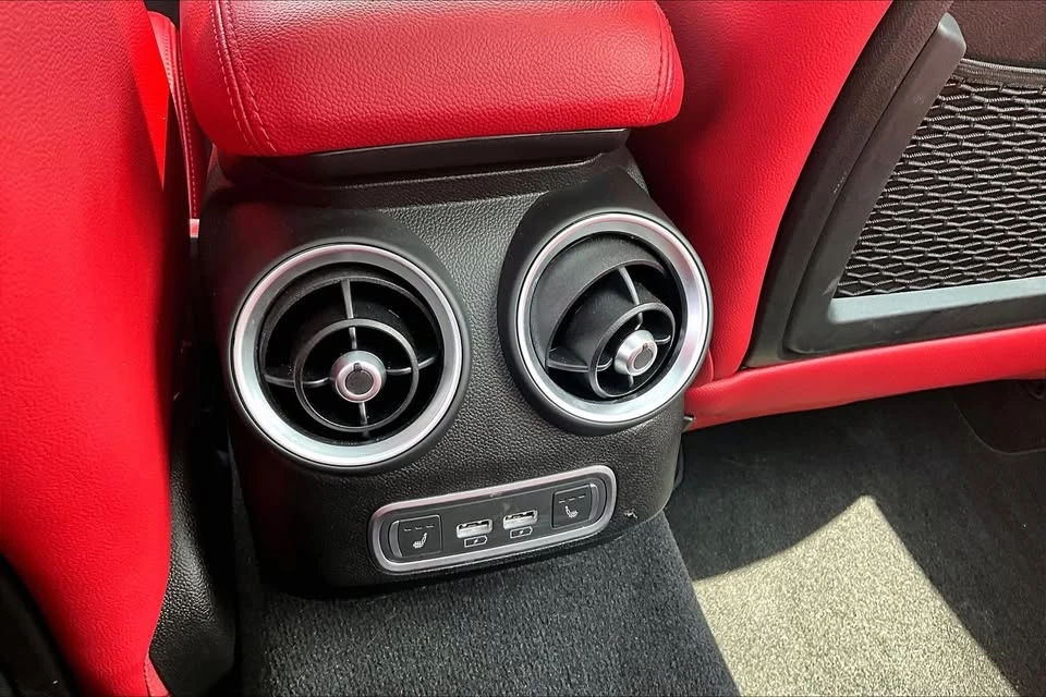 2024 Alfa Romeo Giulia - Image 17 of 18