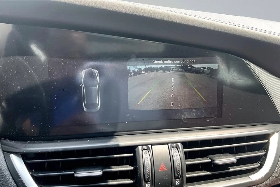 2024 Alfa Romeo Giulia - Image 15 of 18