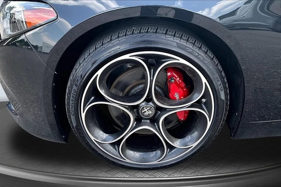 2024 Alfa Romeo Giulia - Image 8 of 18