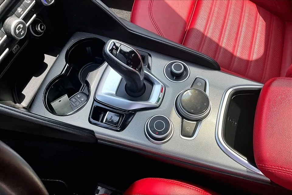 2024 Alfa Romeo Giulia - Image 11 of 18