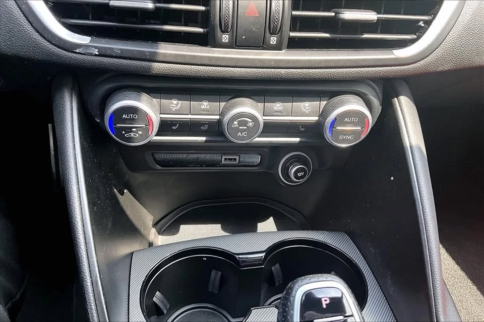 2024 Alfa Romeo Giulia - Image 16 of 18