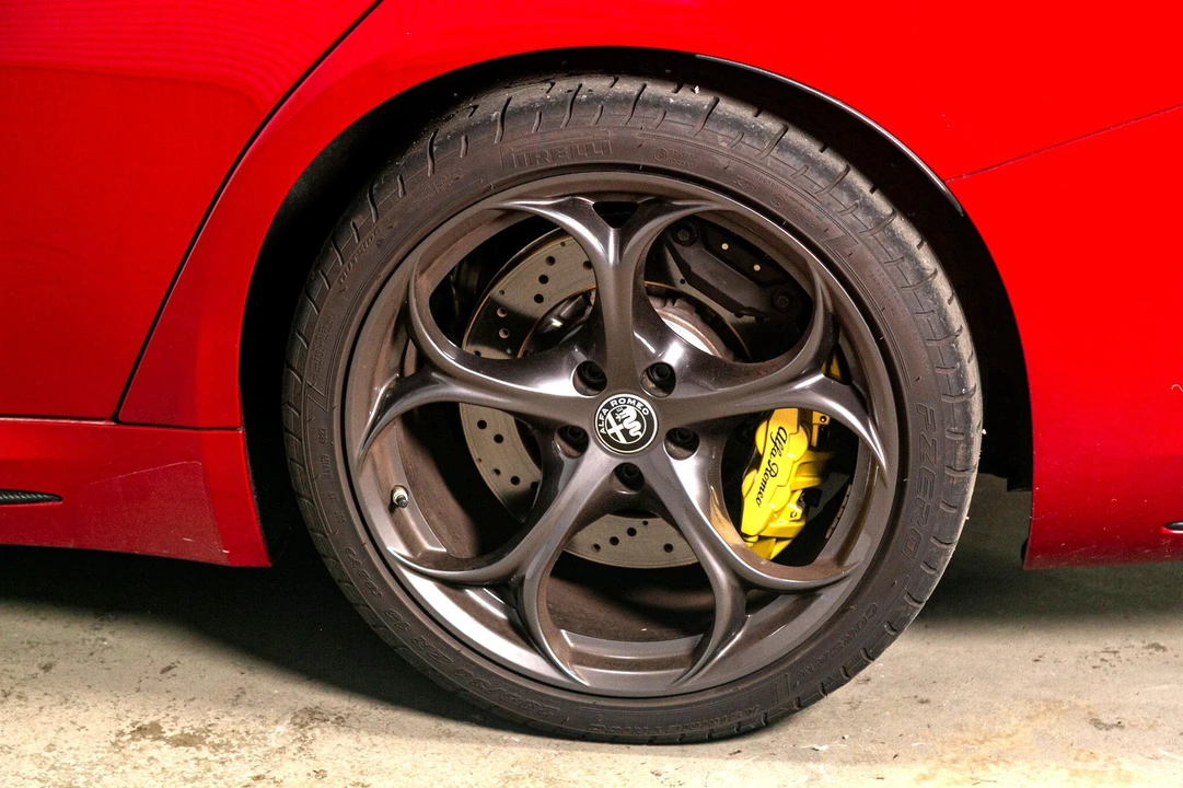 2024 Alfa Romeo Giulia Quadrifoglio - Image 17 of 31