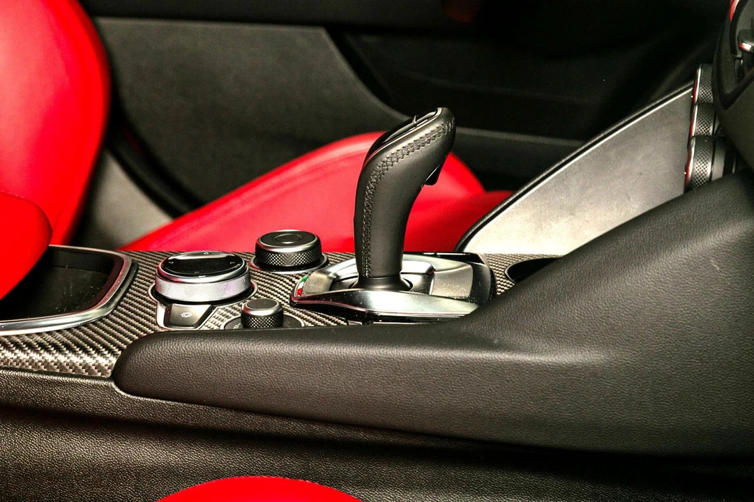 2024 Alfa Romeo Giulia Quadrifoglio - Image 25 of 31