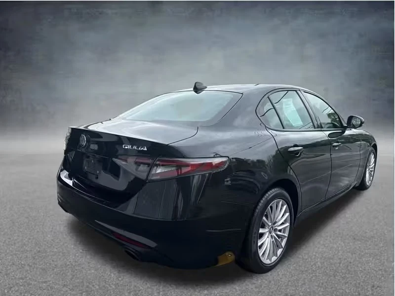 2024 Alfa Romeo Giulia - Image 5 of 20