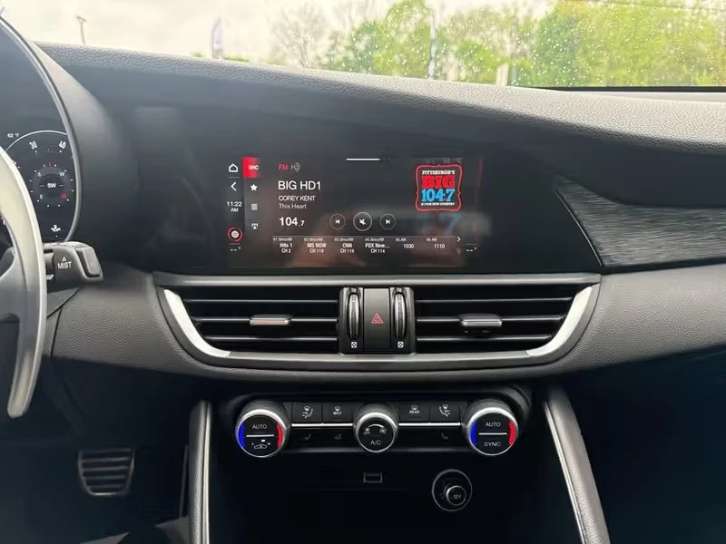 2024 Alfa Romeo Giulia - Image 14 of 20