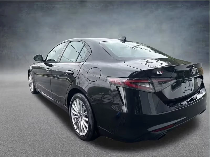 2024 Alfa Romeo Giulia - Image 3 of 20