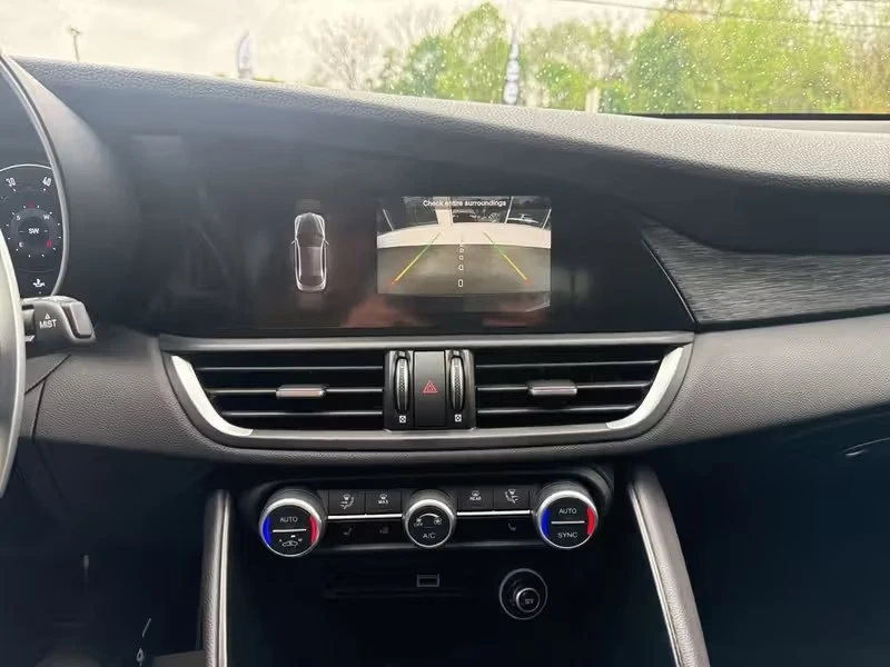 2024 Alfa Romeo Giulia - Image 15 of 20