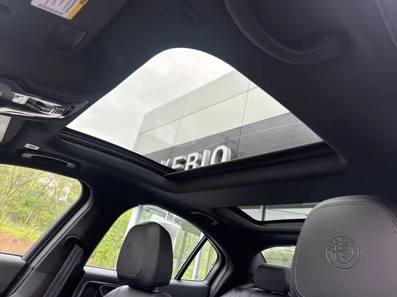 2024 Alfa Romeo Giulia - Image 19 of 20