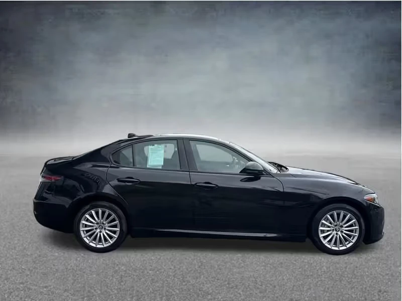 2024 Alfa Romeo Giulia - Image 6 of 20
