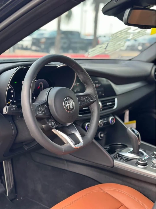 2024 Alfa Romeo Giulia - Image 2 of 7