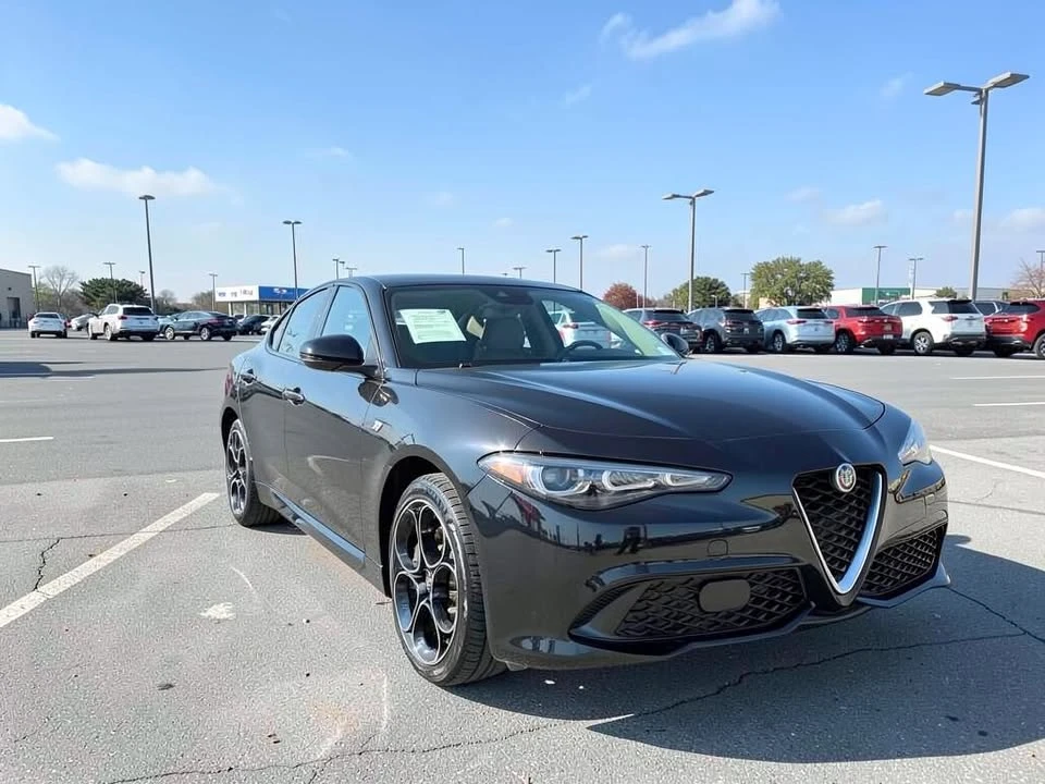 2024 Alfa Romeo Giulia - Image 16 of 20
