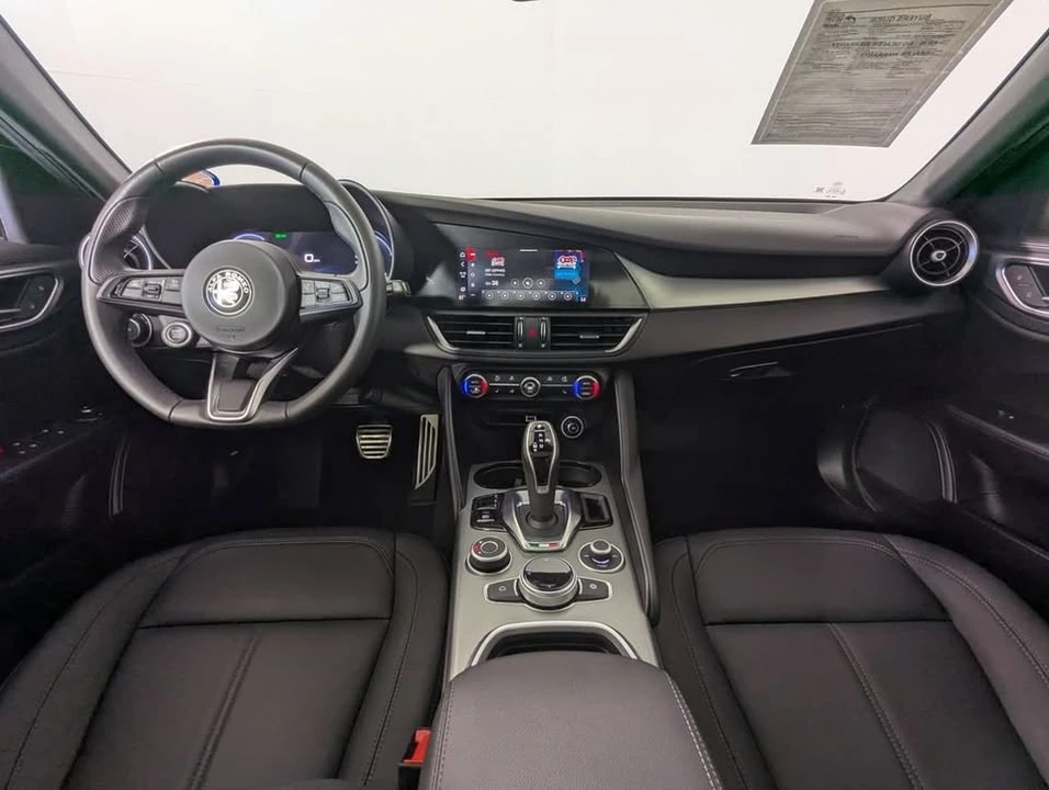 2024 Alfa Romeo Giulia - Image 4 of 20