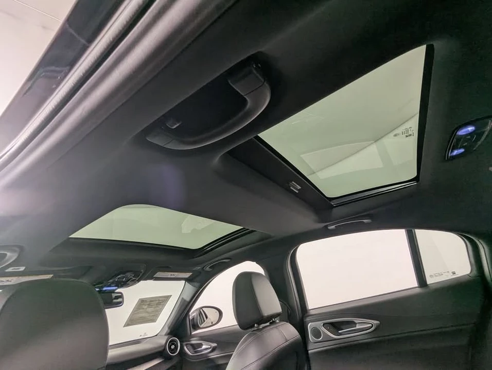 2024 Alfa Romeo Giulia - Image 7 of 20