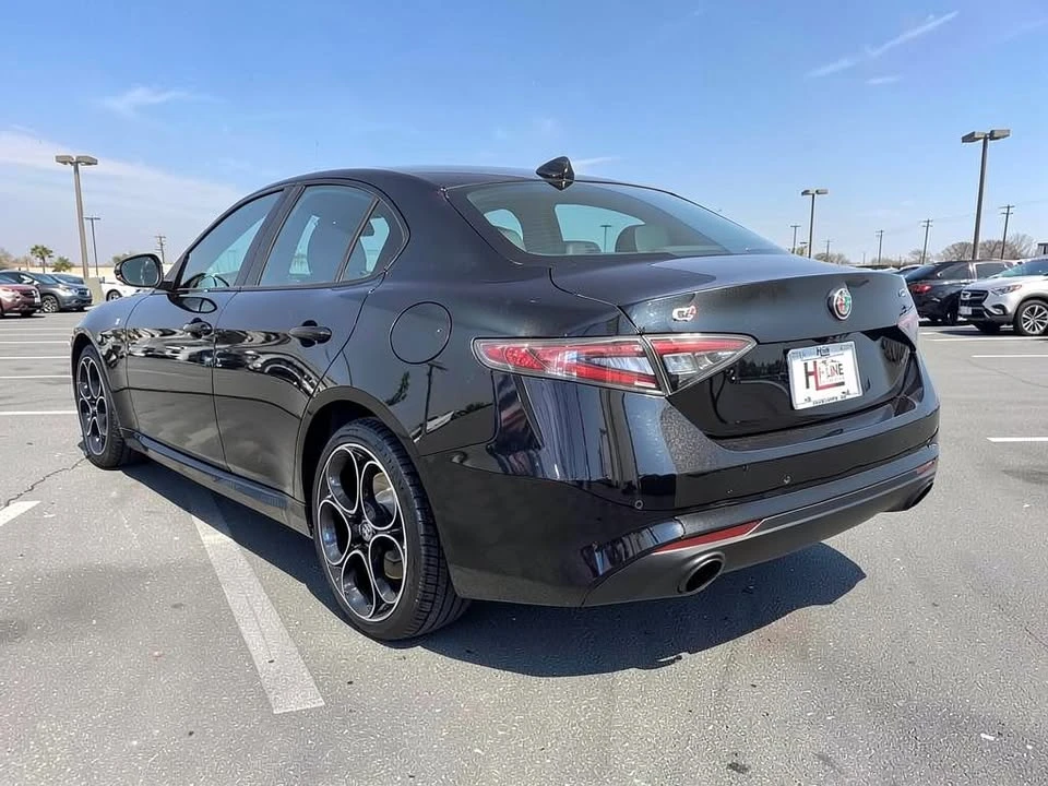2024 Alfa Romeo Giulia - Image 12 of 20