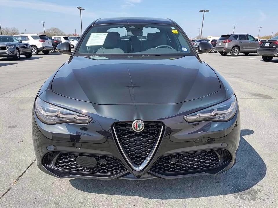 2024 Alfa Romeo Giulia - Image 10 of 20