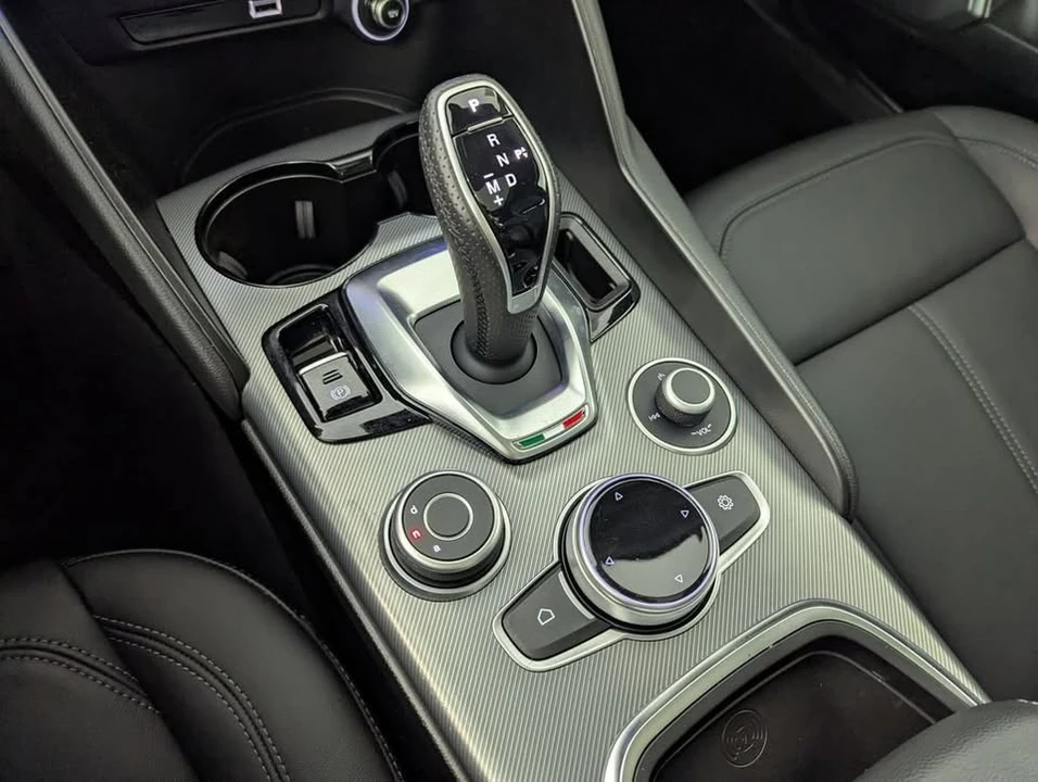 2024 Alfa Romeo Giulia - Image 5 of 20