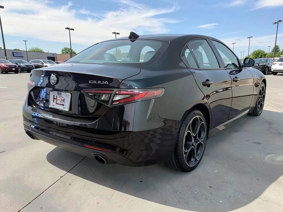 2024 Alfa Romeo Giulia - Image 14 of 20