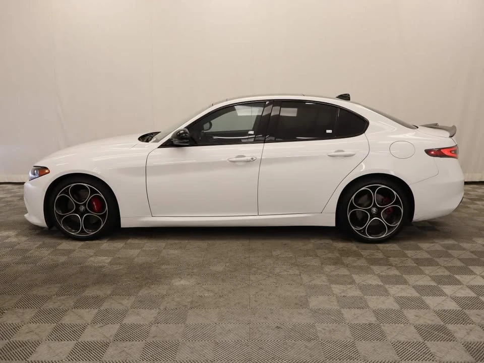 2024 Alfa Romeo Giulia - Image 2 of 5