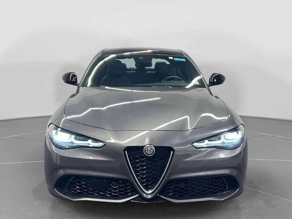 2024 Alfa Romeo Giulia - Image 2 of 20