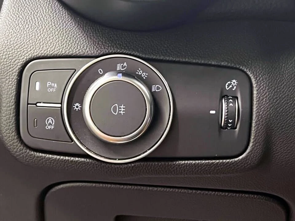 2024 Alfa Romeo Giulia - Image 17 of 20