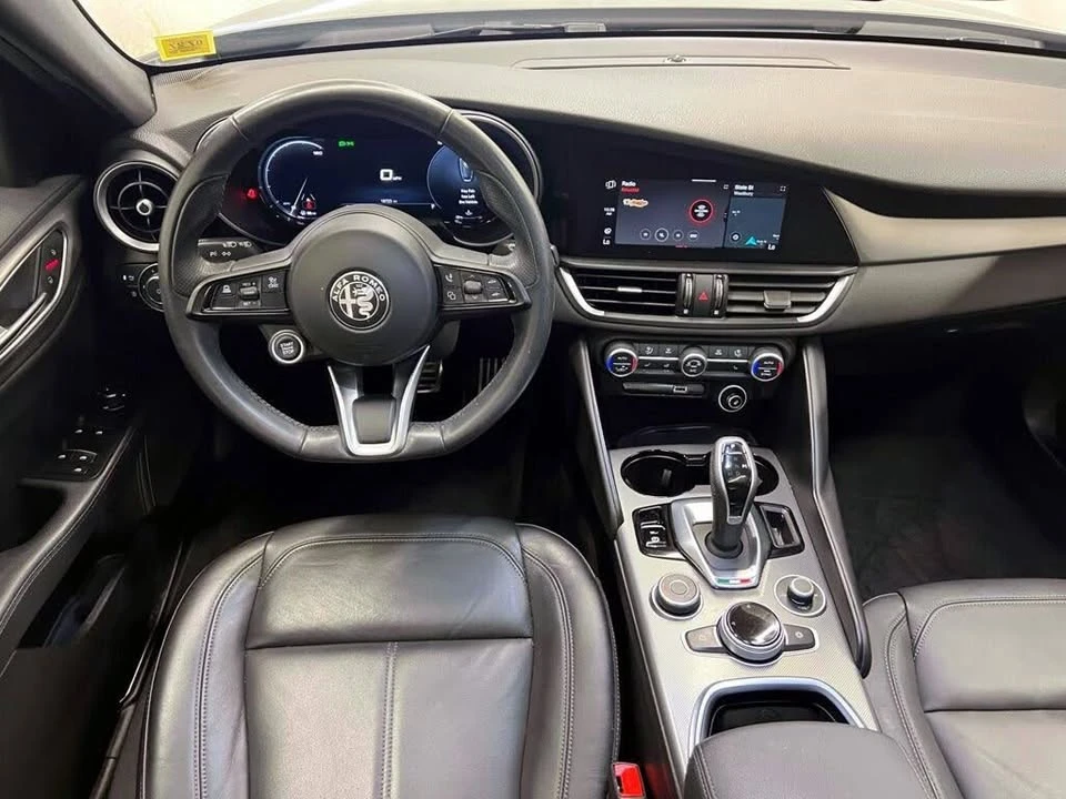 2024 Alfa Romeo Giulia - Image 9 of 20