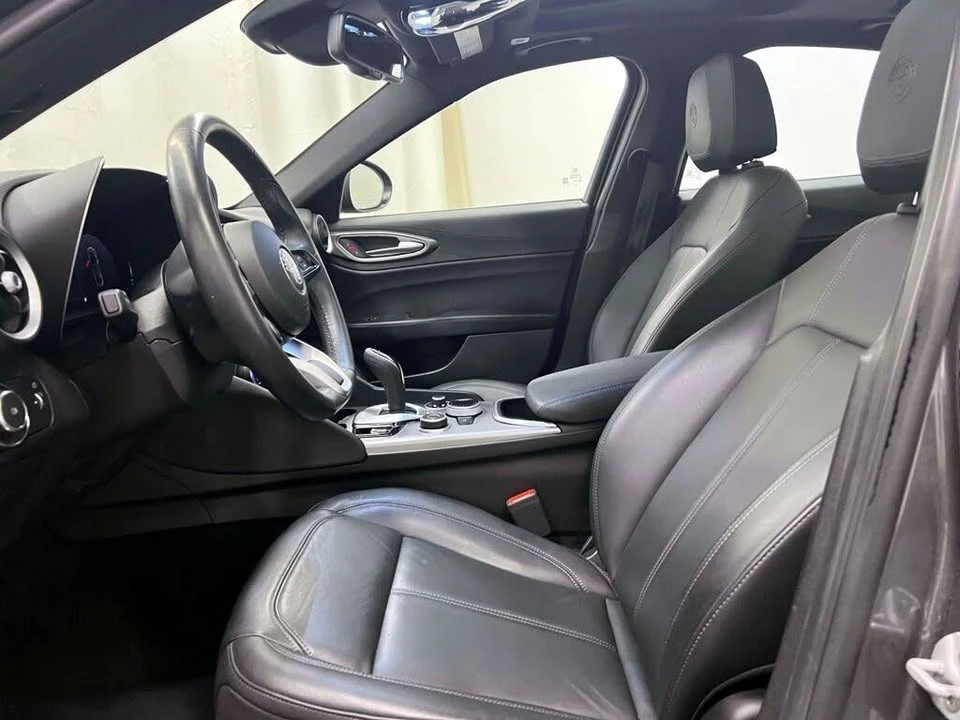 2024 Alfa Romeo Giulia - Image 13 of 20
