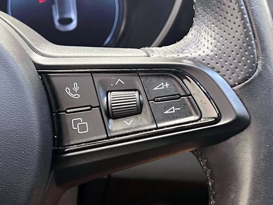 2024 Alfa Romeo Giulia - Image 19 of 20